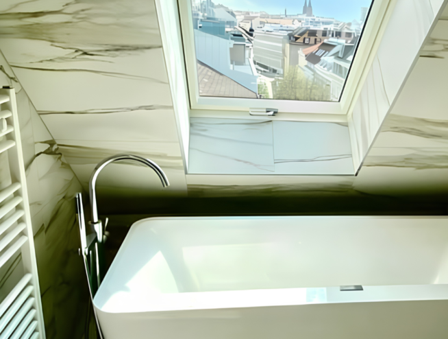 Modernes Badezimmer in Wien renoviert von Delphin Installateur